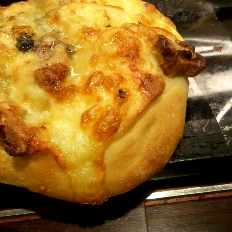 4種類のチーズフォカッチャ(LE PAIN de Joël Robuchon)