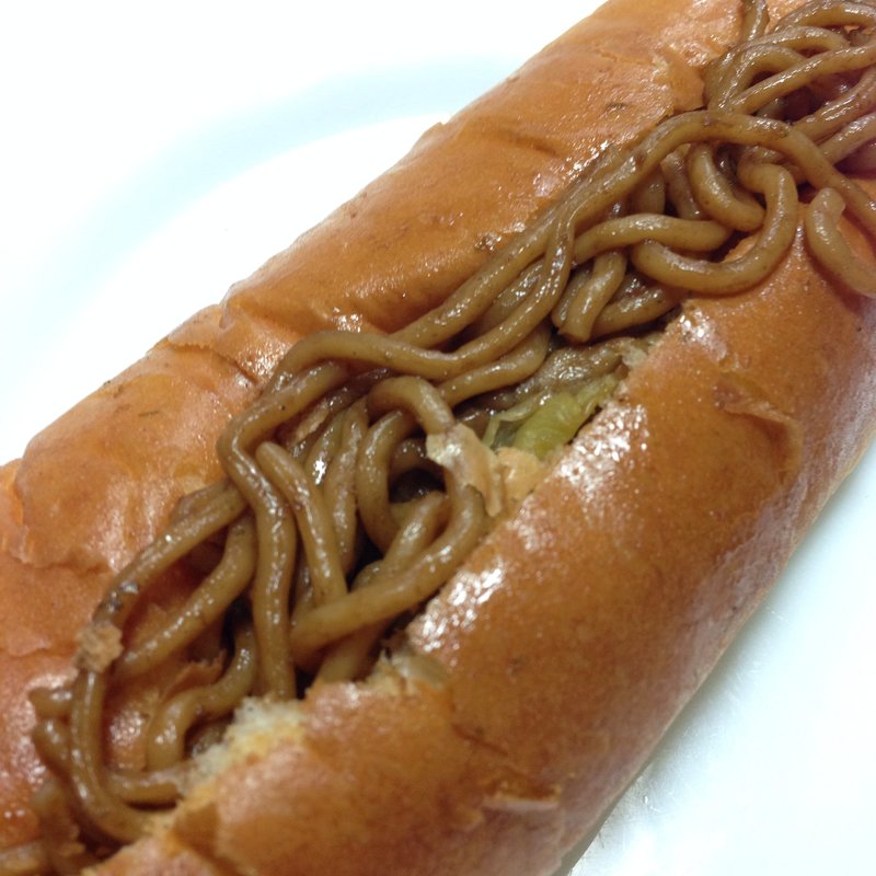 焼きそばパン(幸せの100円パン職人 桂千代原口店 )