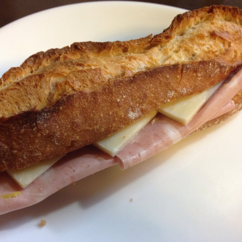 チーズとパストラミサンド(パンとエスプレッソと)