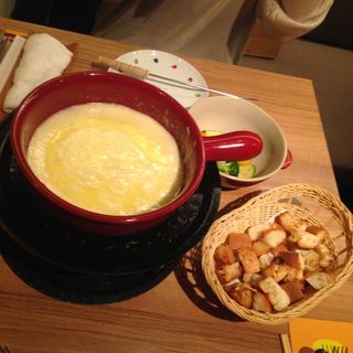 白トリュフ風味チーズフォンデュ(アトリエ・ド・フロマージュ 南青山店)