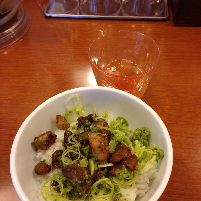 シーザーチキン丼(新御茶ノ水 萬龍（まんりゅう）)