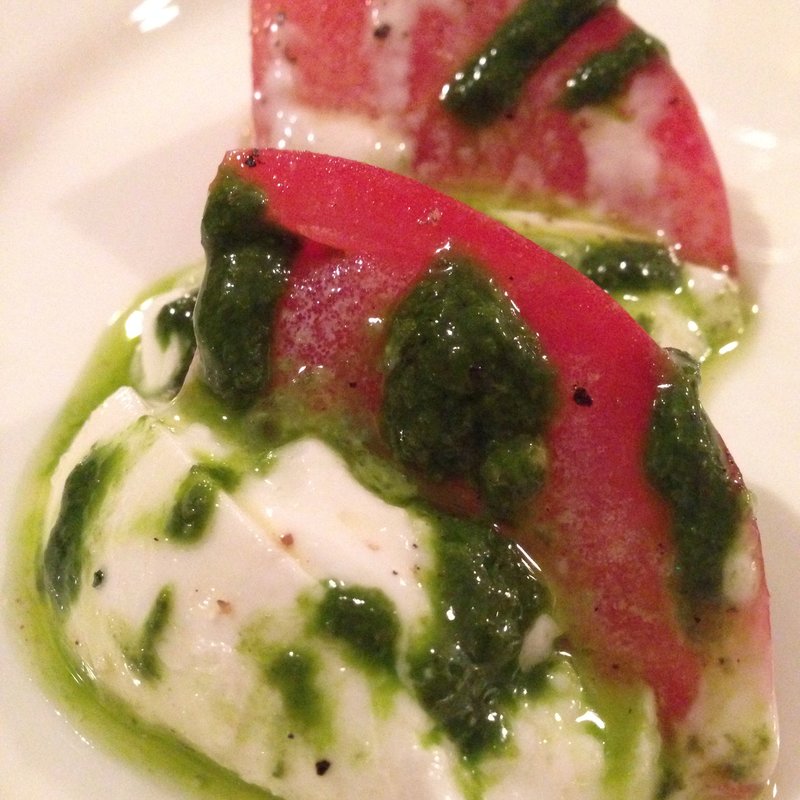 トマトとチーズのカプレーゼ(あるとれたんと （altrettanto）)