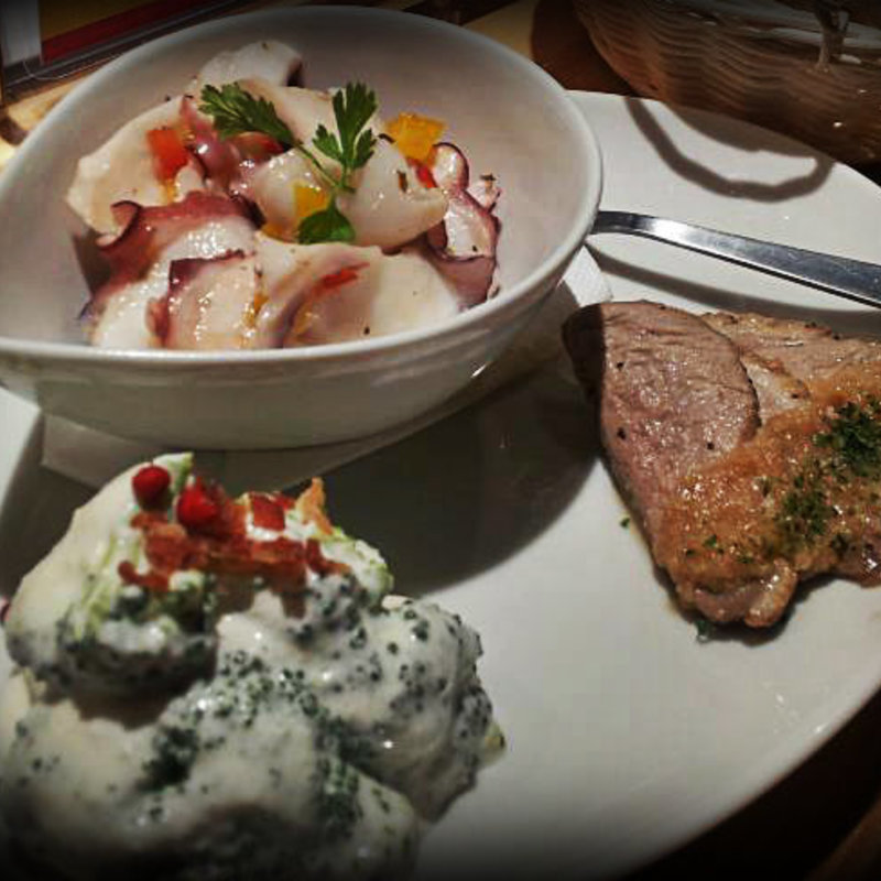 いろいろタパスの盛り合わせ(スペイン食堂　Deco２階)