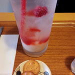 ラズベリーとライチのソーダ(フューチャーヒャクカフェ )