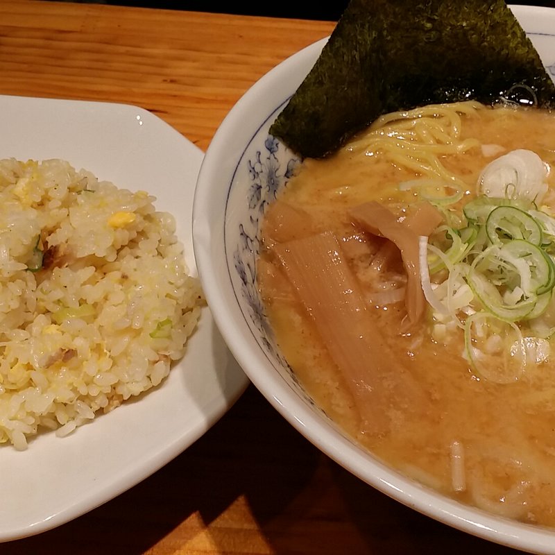味噌ラーメン半チャーハンセット(ラーメンたつみ屋 池尻店)