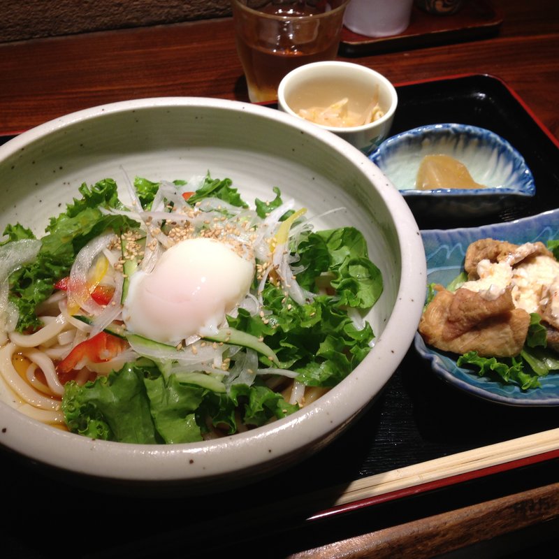 サラダうどん(笑う楽し しゃり米 （ワラウタノシシャリベイ）)