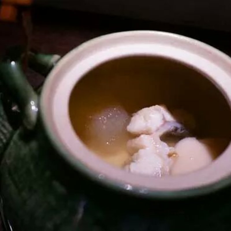 鰻の土瓶蒸し(ダイニングわいん)