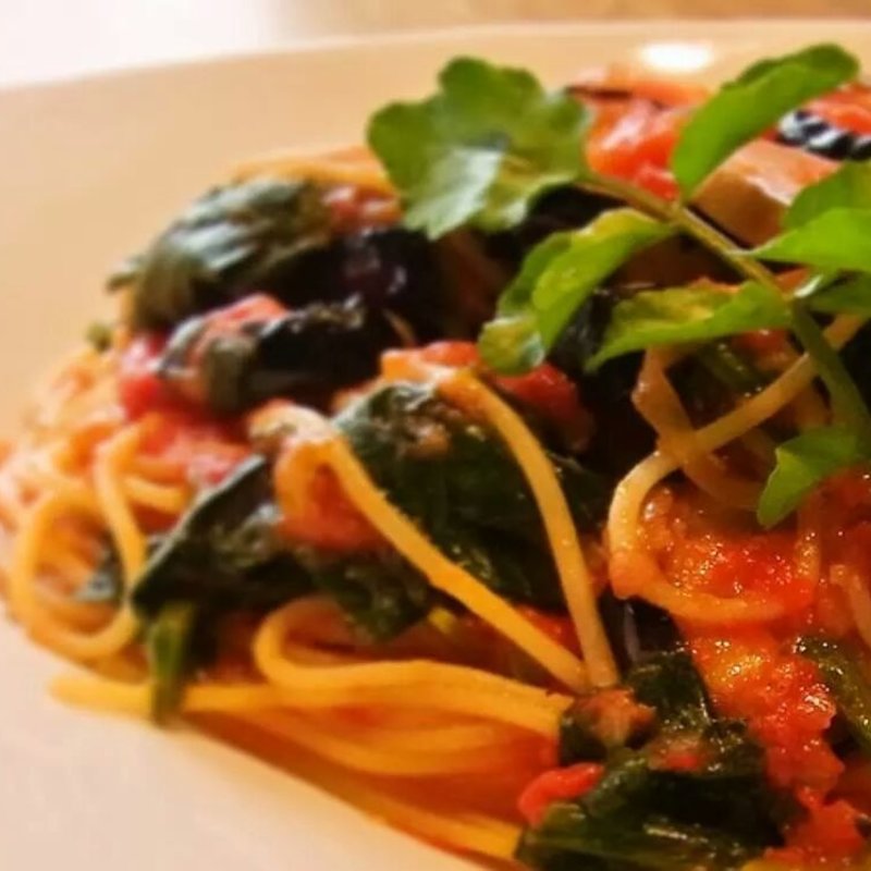 ナスとほうれん草のトマトパスタ(きりんカフェ)