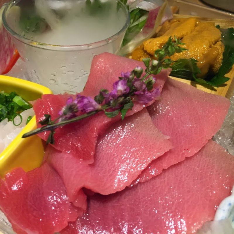 刺し身の盛り合わせ(板前バルLIVE FISH MARKET)