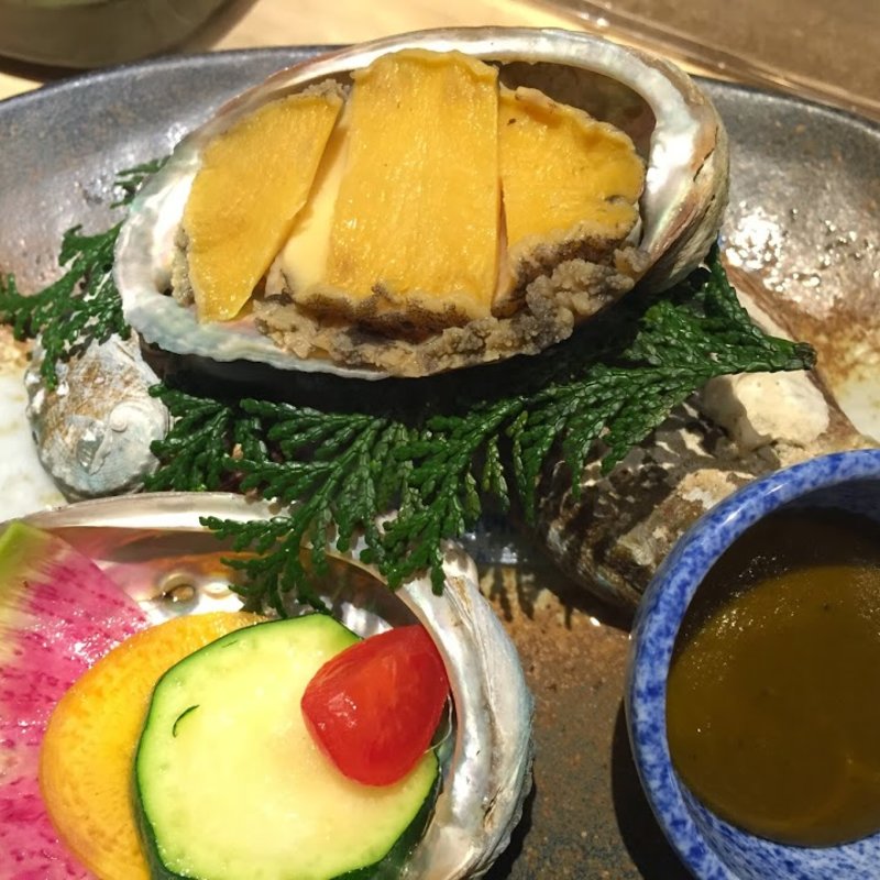 アワビの刺し身(板前バルLIVE FISH MARKET)