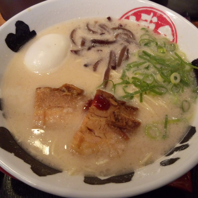博多（白）とんこつ 味玉ラーメン（細麺） (三代目てらッちょ。柏店)