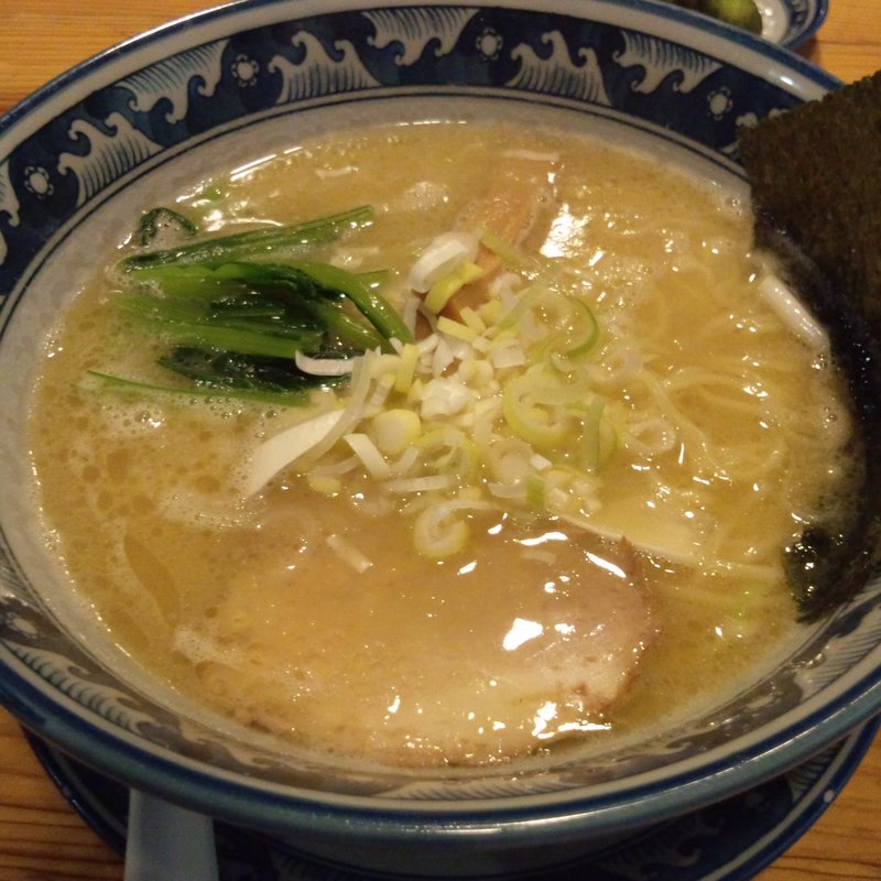 熟成豚骨しおらーめん (龍神麺 )
