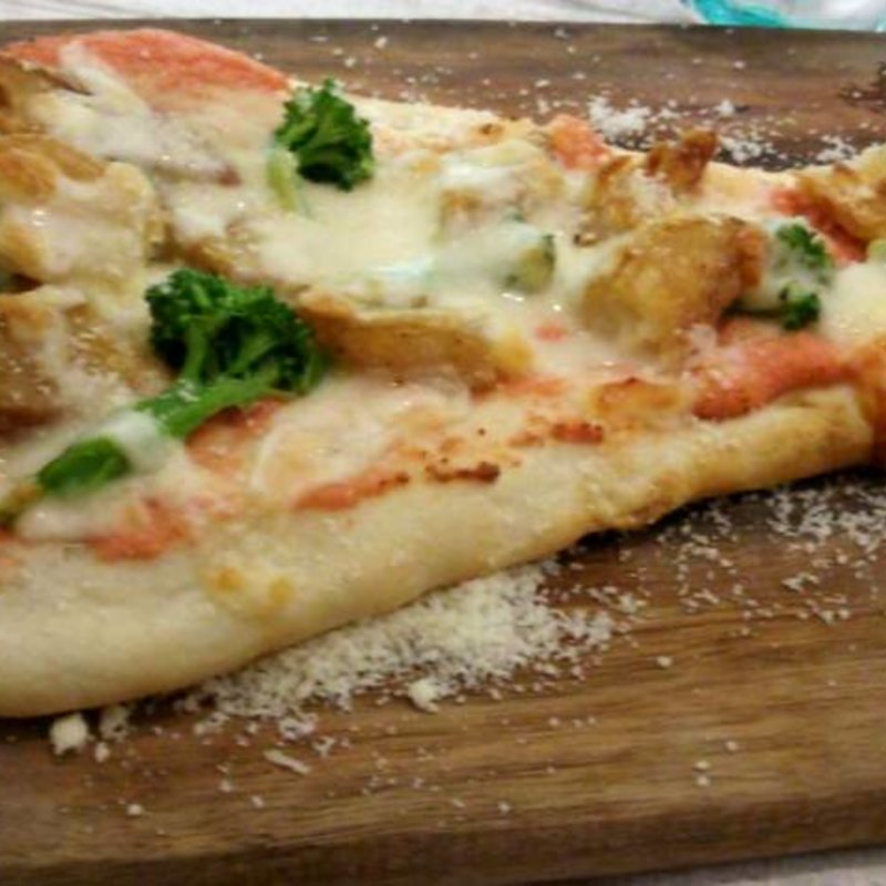 明太子とポテトのクリームナンピザ(Cafe Holiday)