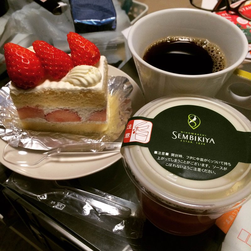 ショートケーキと苺練乳ぷりん(千疋屋総本店 新宿伊勢丹店)