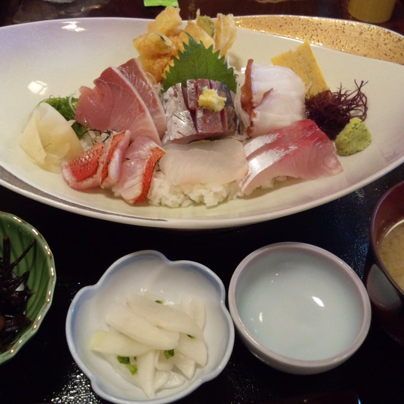 おらが丼 （ 地魚海鮮丼 ）(地魚磯料理 うおまさ)