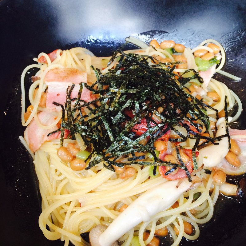 納豆とベーコンとからし菜のピリ辛スパ梅風味(釜あげスパゲティ　すぱじろう 六本木店 （釜あげスパゲティ　すぱじろう　六本木）)