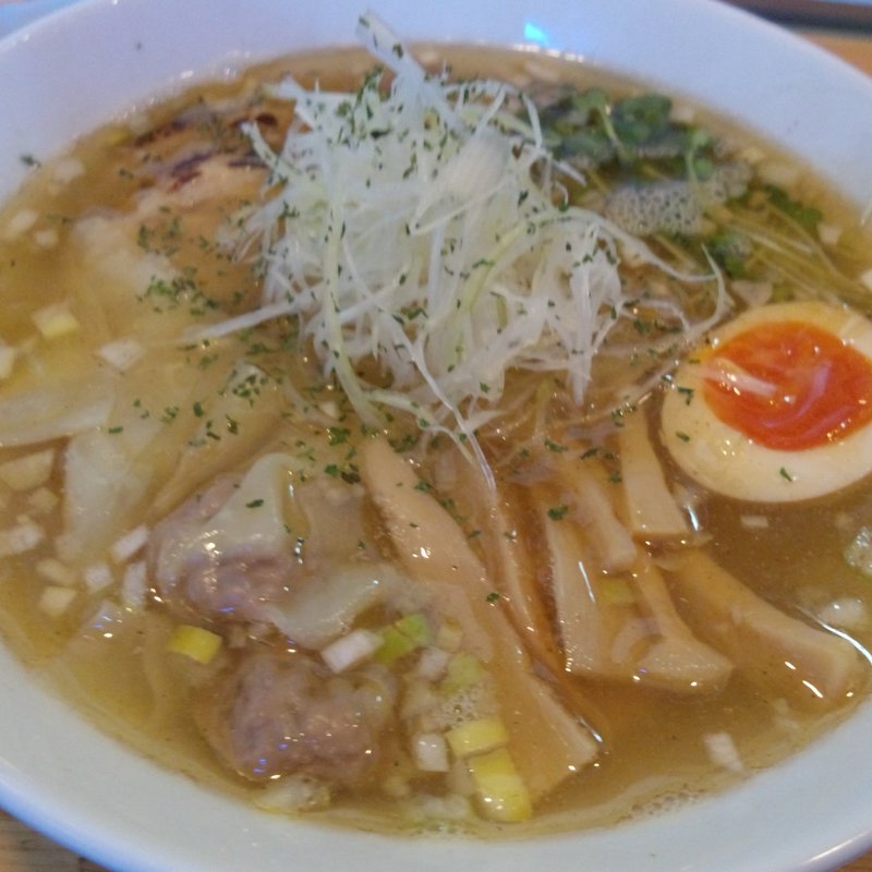 鶏塩ワンタン麺（細麺）(麺酒房 武厳)