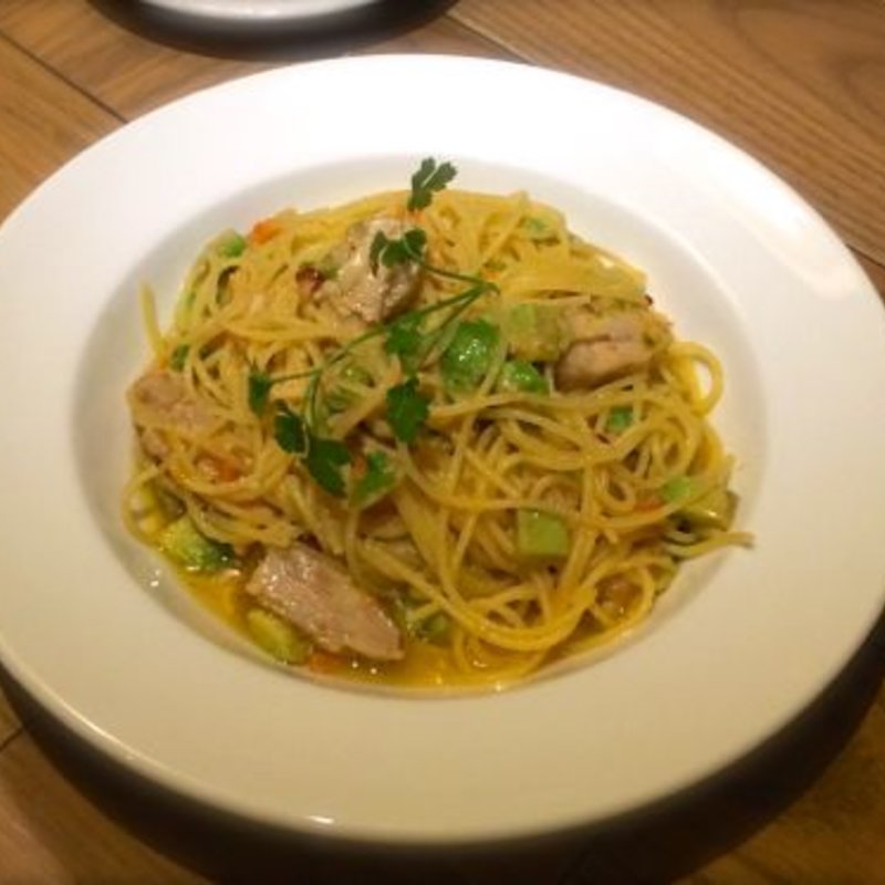 蒸し鶏とアボカドのペペロンチーノ(ジンナンカフェ （JINNAN　CAFE）)