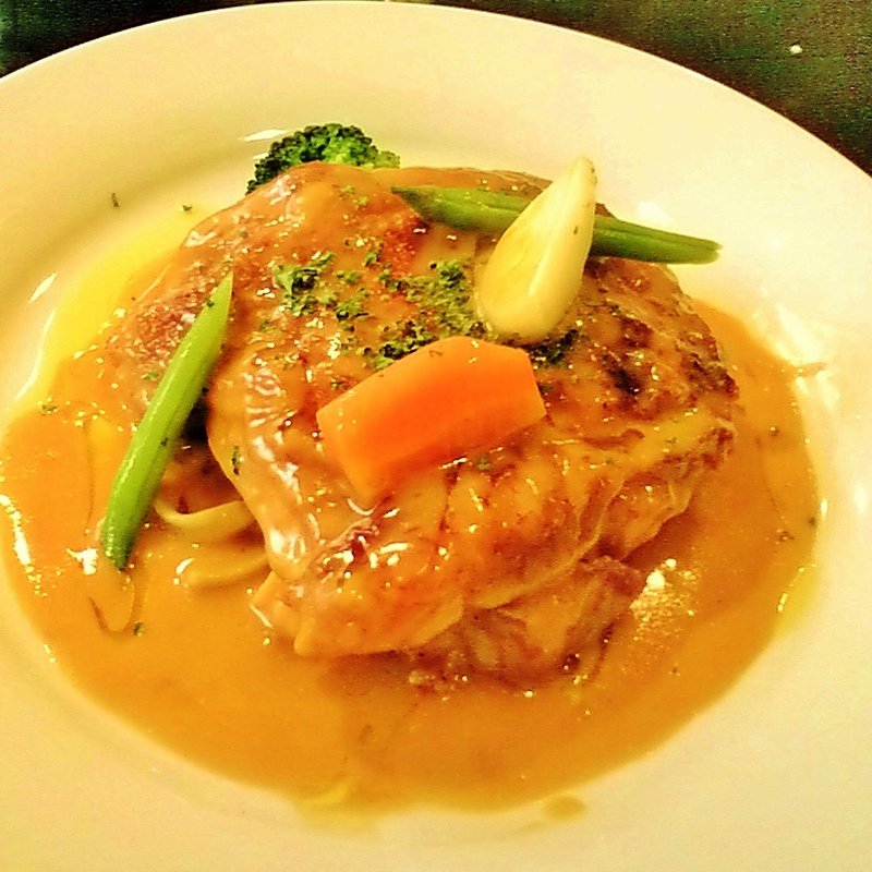 若鶏もも肉のフリカッ赤ワインビネガークリーム煮(東陽町バルKAZ)