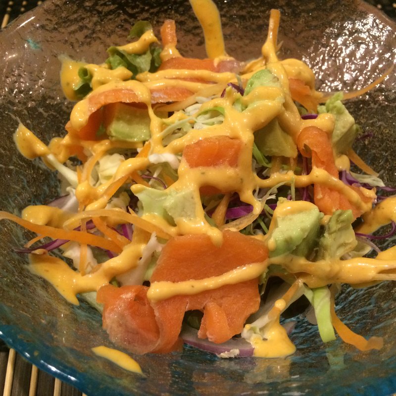 サーモンとアボカドのアジアンサラダ(タイ・アヨタヤ・レストラン （Thai Ayothaya Restaurant）)