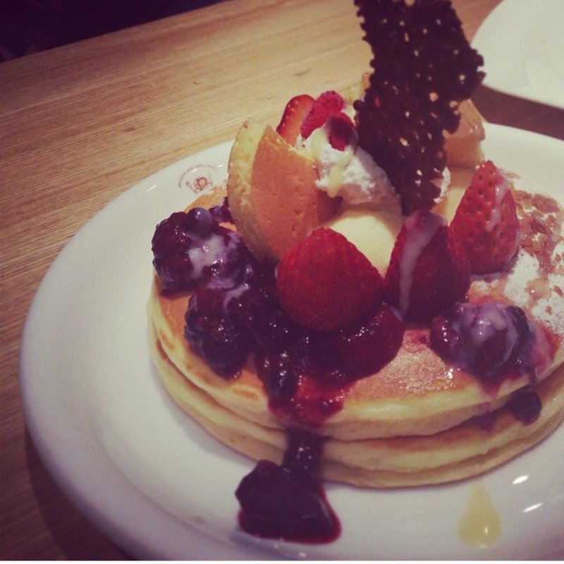 ベリーのパンケーキ ハーフサイズ(カフェ アクイーユ 恵比寿)