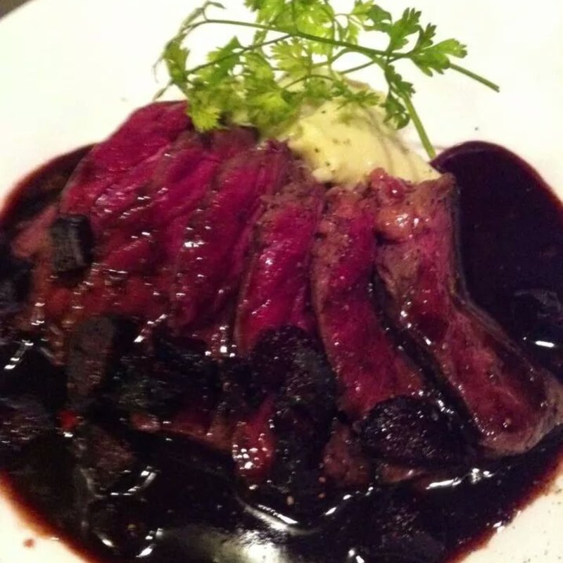 和牛ローストいちぢくと赤ワインソース(クッチーナ ベジターレ マルヨシ （【旧店名】SAKAYA CAFE MARUYOSHI）)