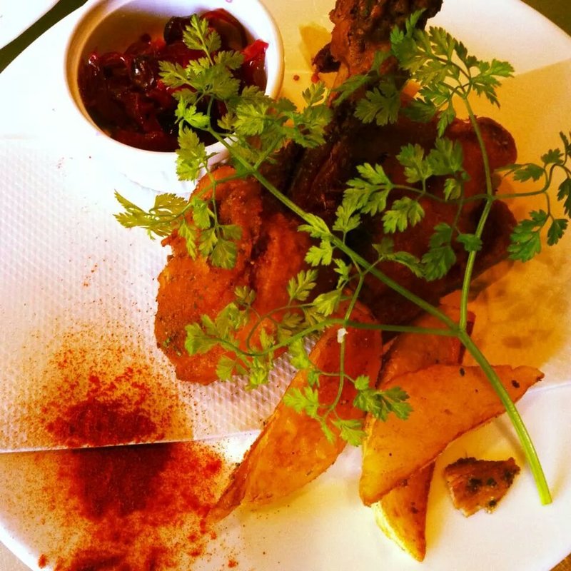 骨付きもも肉のスパイスフリット(クッチーナ ベジターレ マルヨシ （【旧店名】SAKAYA CAFE MARUYOSHI）)