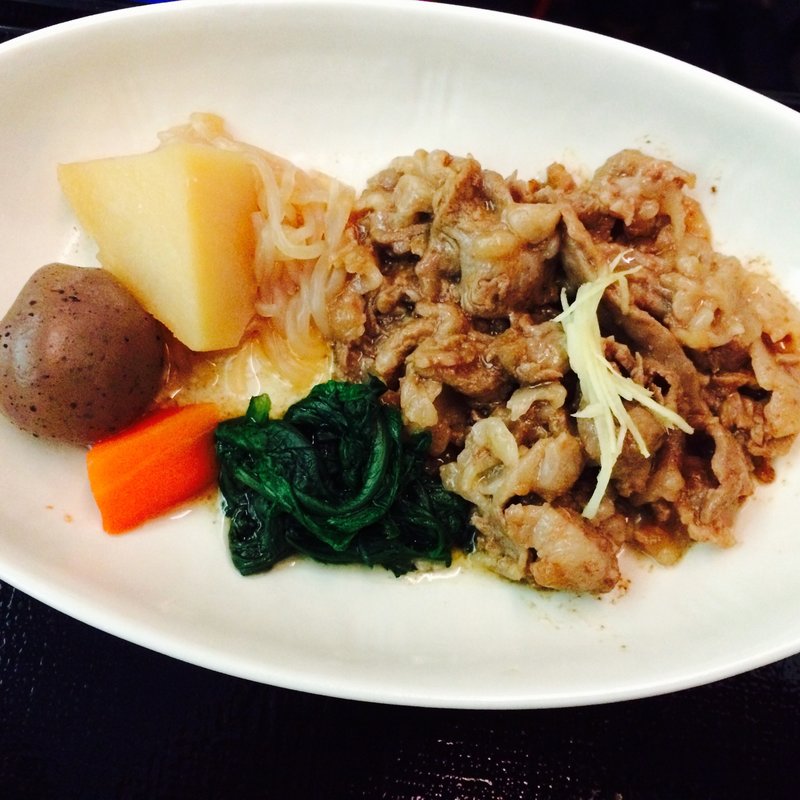 牛ロースの芋煮風(BEDD SKY AUBERGE by JAL)