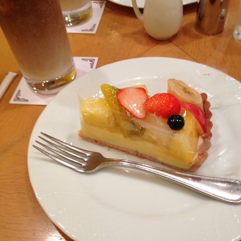 フルーツタルトのケーキセット(デリス タルト&カフェ 阪急三番街)