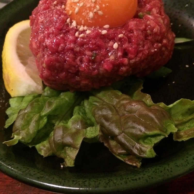 炙りユッケ(静龍苑)