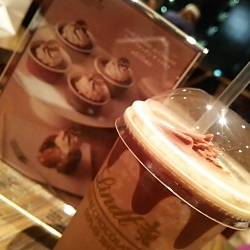アイスチョコレートドリンク　ミルク(リンツ ショコラ ブティック＆カフェ 表参道 フラッグシップ)