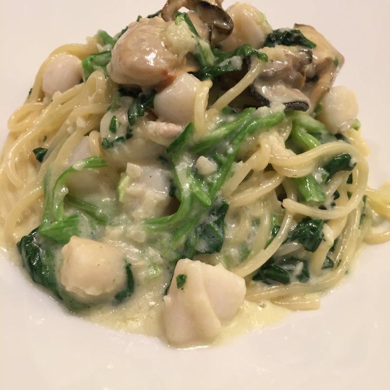 牡蠣とほうれん草のクリームソース(オイスター テーブル 銀座コリドー店 （Oyster Table）)