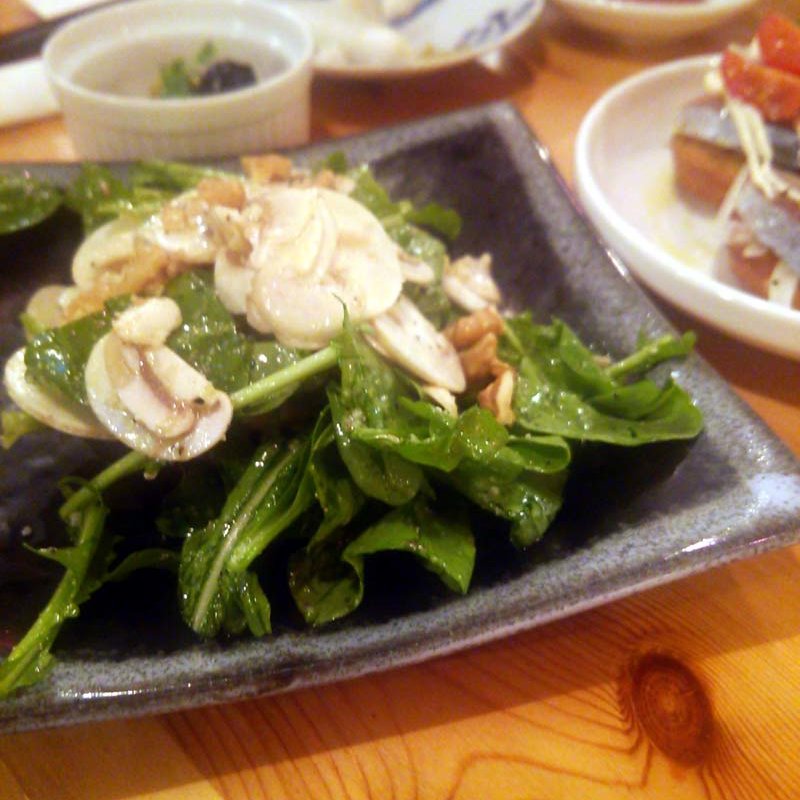 マッシュルームとルッコラのサラダ(やきとん かなめ )