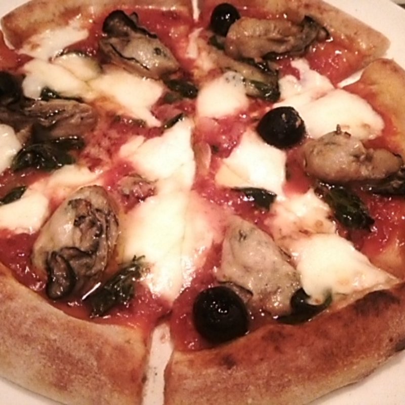 ピリッ辛！牡蠣のピッツァ(エカイエJP新宿)