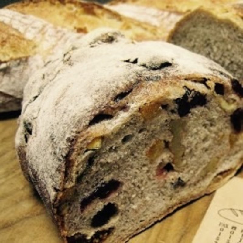 ドライフルーツのカンパーニュ(カスタード )