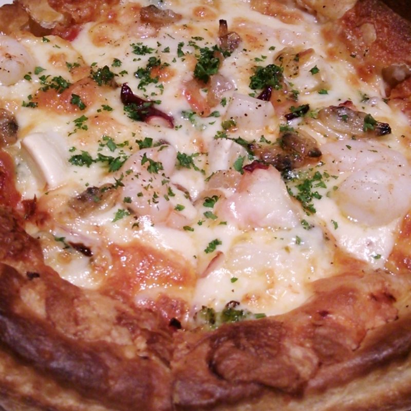 海の幸のシーフードピッツァ(Restaurant & Bar ジローズジュニア)