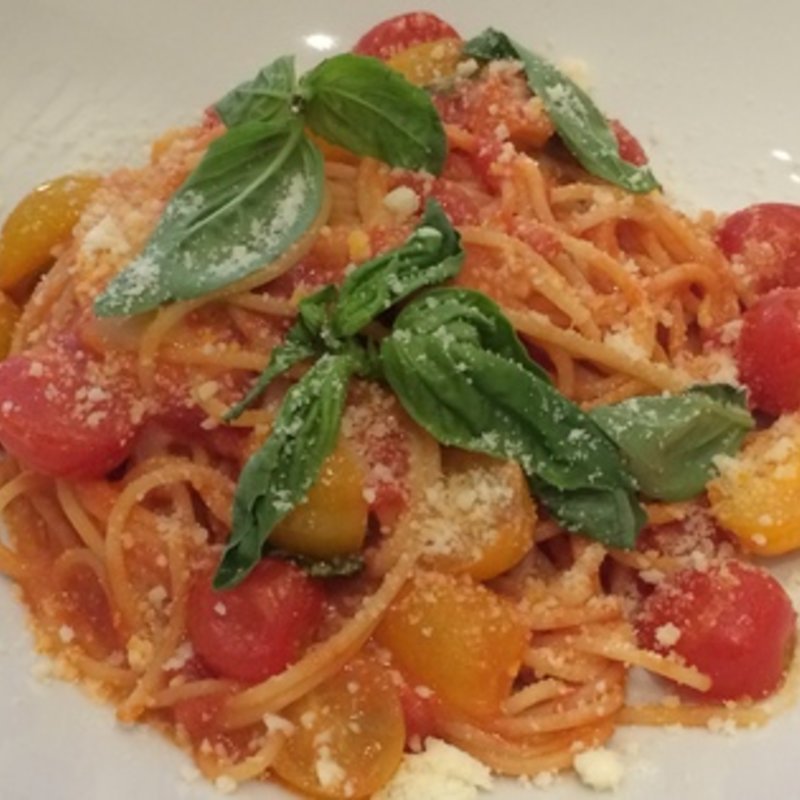 カラフルトマトとモッツアレラのトマトソースパスタ(HAND BAKES ルミネ新宿２店)
