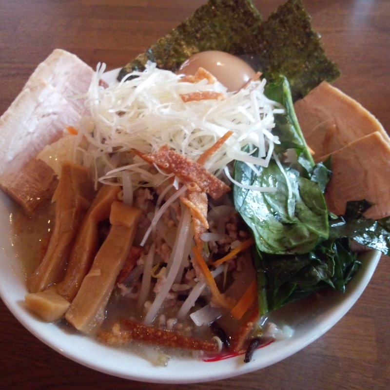 塩野菜らーめん・旨玉入り（細麺）(麺や 三笑 はじめ)