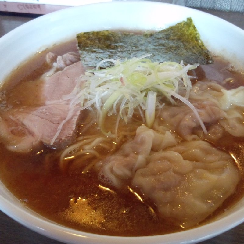 海老わんたん麺 醤油（中盛230g）(荻窪らーめん 栄龍軒)
