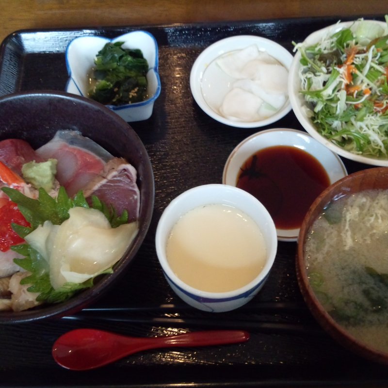 海鮮丼（ランチメニュー）(和食 すずき )