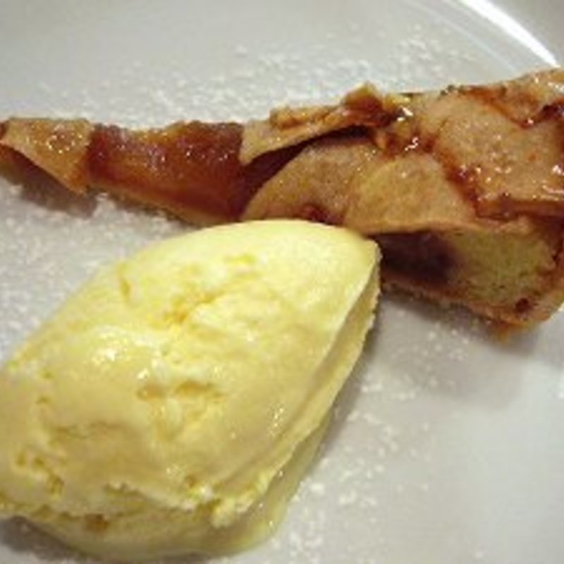 アップルケーキと蜂蜜のジェラート(ジョヴァンニ)