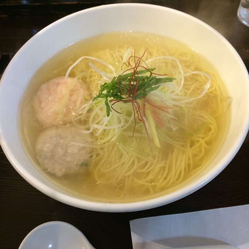 あら炊き塩らぁめん、海老つみれ追加(麺屋海神)