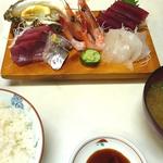 さしみ盛り合わせ定食(魚料理 かご平)
