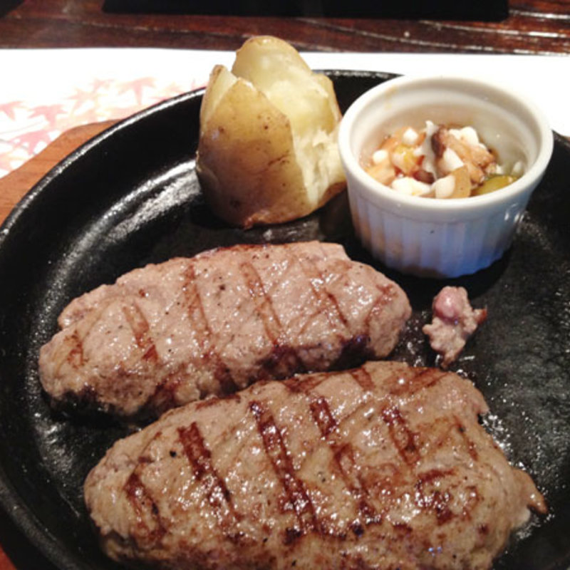 特選炭火焼ハンバーグステーキ(白金亭)