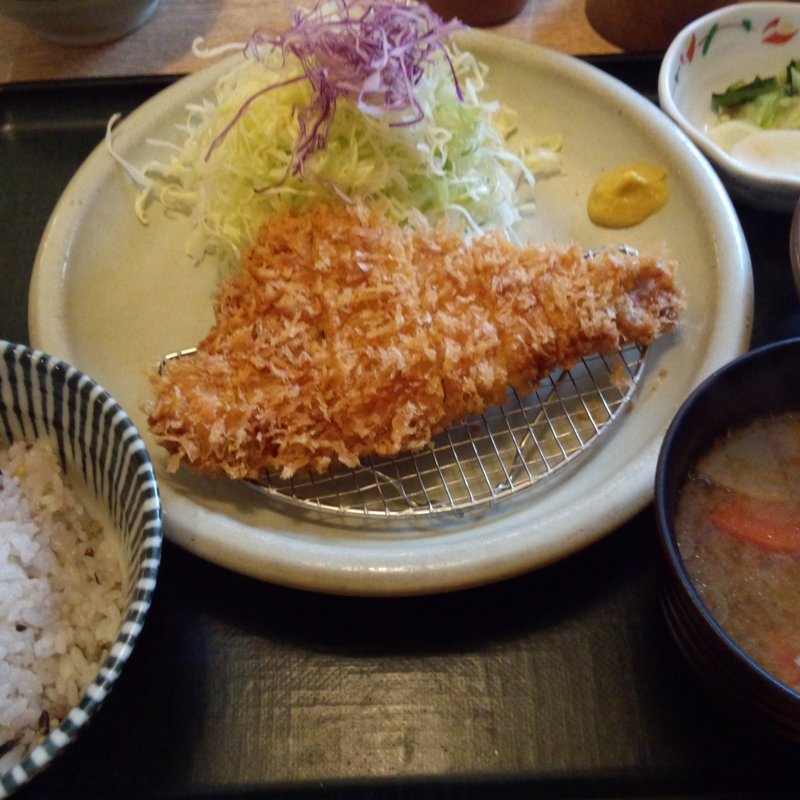 ランチ ・ ロースかつ (やま忠 （やまちゅう）)