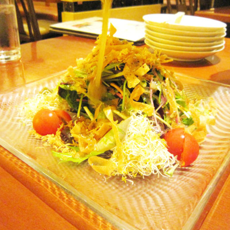 季節野菜と揚げ貝柱のサラダ(純中華 南国酒家 伊勢丹新宿店)