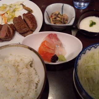 牛たん 食べくらべ (牛たん炭焼 利久イオンレイクタウン店 )