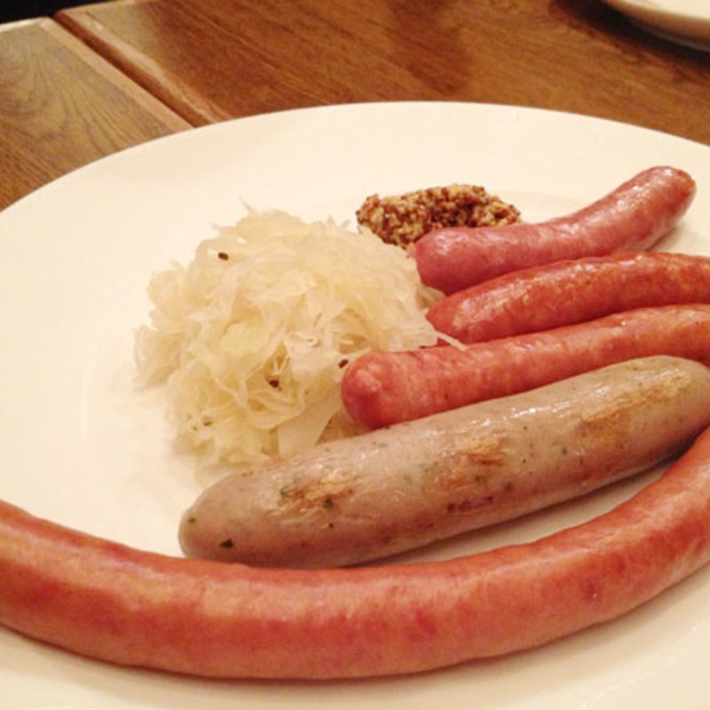 ヴルスト（ソーセージ）の盛り合わせ(ノイエス （Neues）)