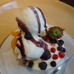 ミックスベリーのヨーグルトパフェ(ハーミットグリーンカフェ 高槻店 )