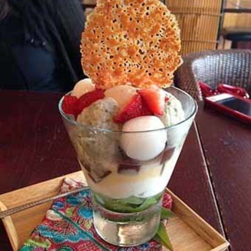 麩まんじゅうと羊羹のパフェ(カフェ中野屋)